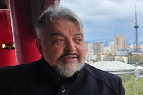 Spor o Lasicovu knihu pokračuje. Chmelár obhajuje Banáša a volá po zmiernení kritiky